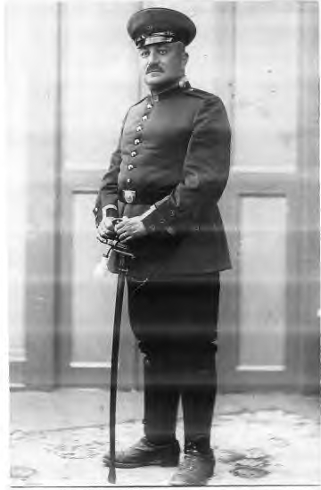 SPIEGEL_Leopold_1914_als_Offizier